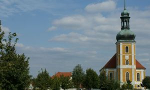 In Rosenthal befindet sich eine Marien-Wallfahrtsstätte, die bis 2007 von Zisterziensern betreut wurde.