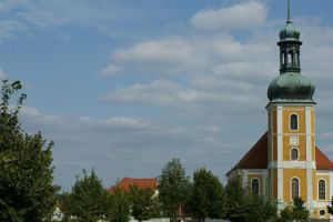 In Rosenthal befindet sich eine Marien-Wallfahrtsstätte, die bis 2007 von Zisterziensern betreut wurde.